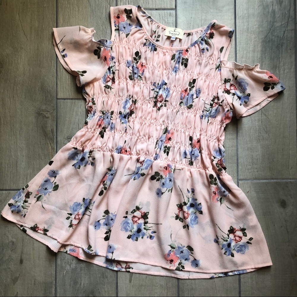 NWOT! Ember missy floral cold shoulder smocked top in pastel pink. Size L